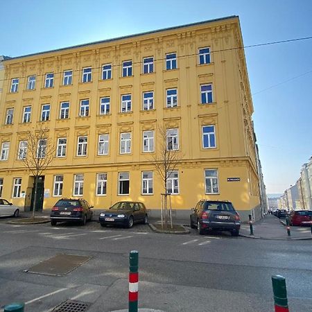 Trendy Apartment Near Schloss Schoenbrunn Vienna Exterior photo