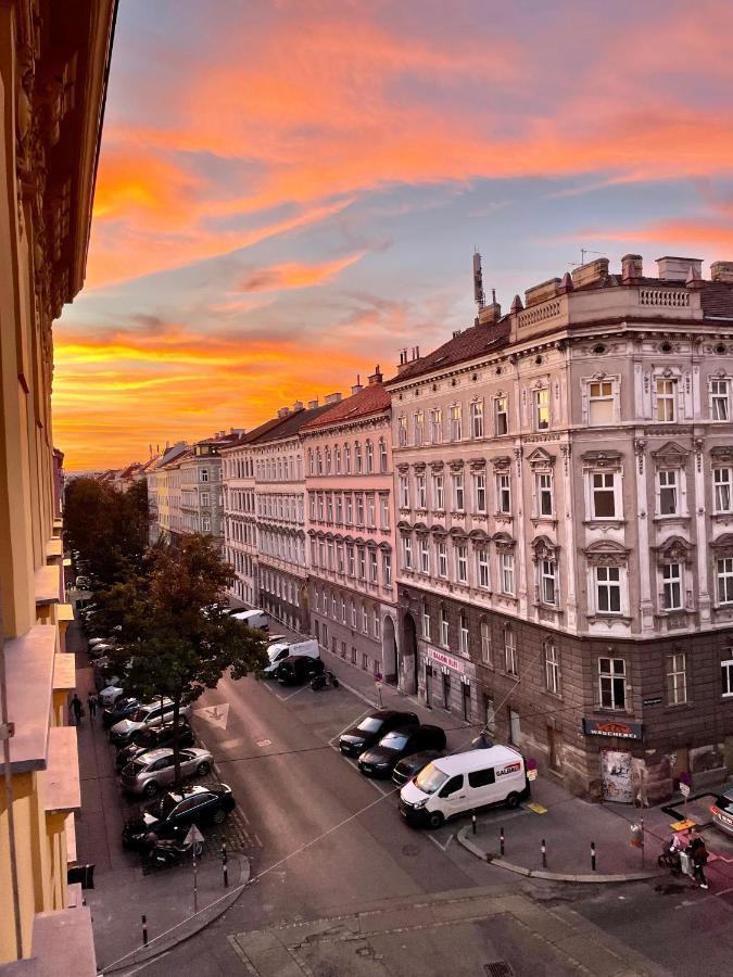 Trendy Apartment Near Schloss Schoenbrunn Vienna Exterior photo
